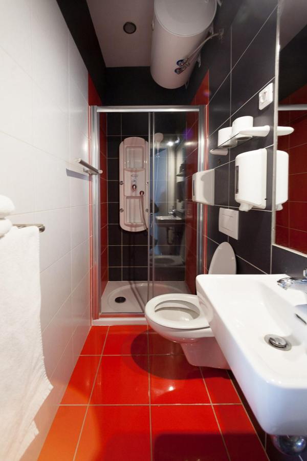 Centar W Hotel Osijek Buitenkant foto