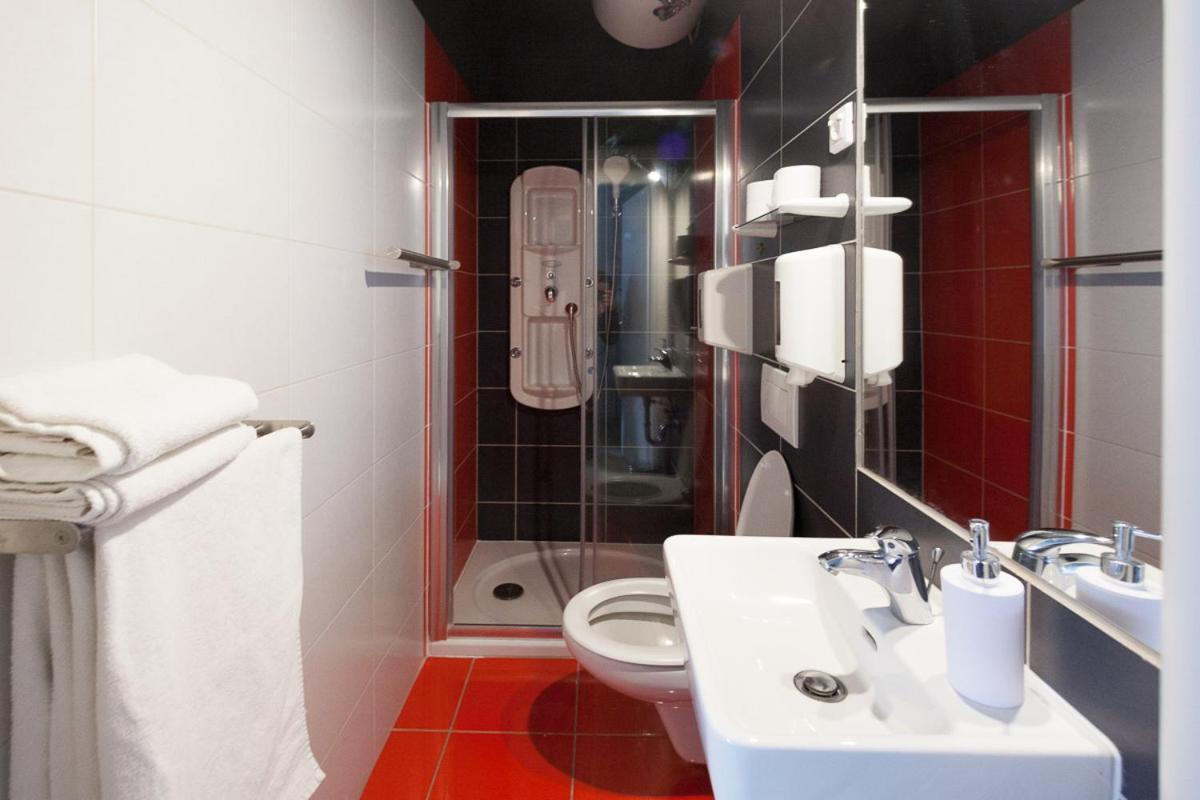 Centar W Hotel Osijek Buitenkant foto